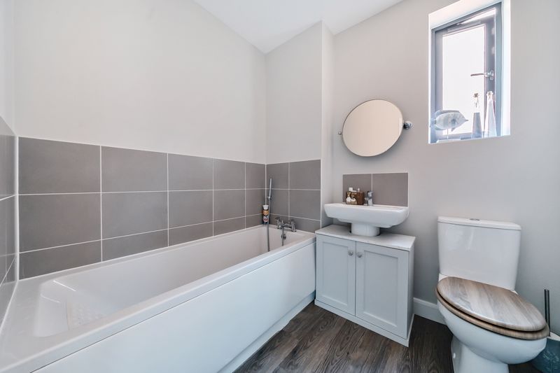 Family Bathroom- click for photo gallery